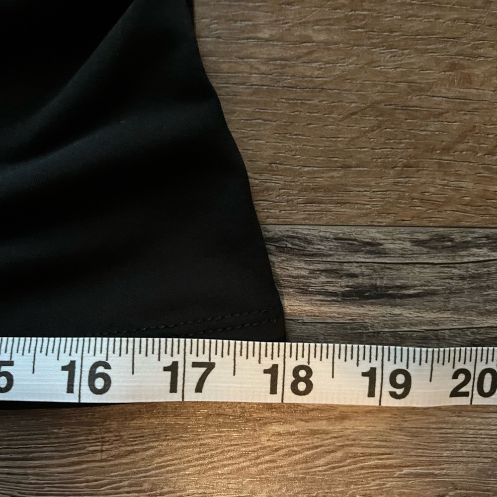 Women’s short sleeve blouse size small. - Picture 6 of 6